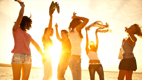 NBA总决赛：热火士气如虹，奋勇追逐紫金巨人的背影