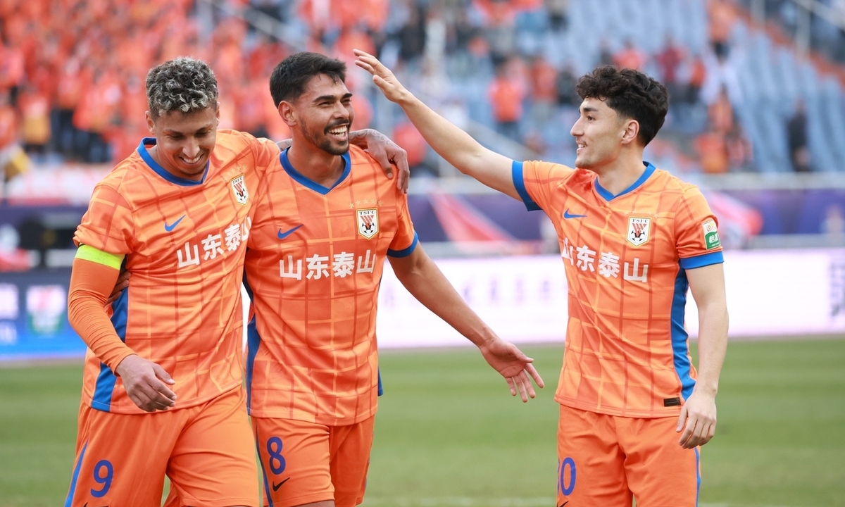 爱游戏网页版-夺冠热门球队遭遇连败，压力巨大(球队夺冠有什么好处)