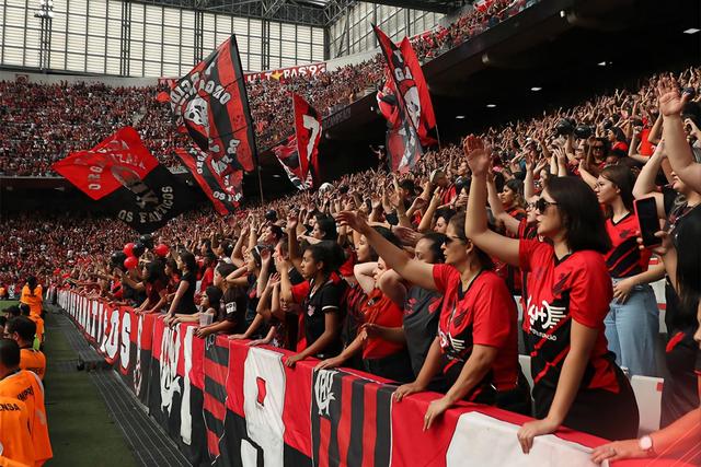 包含看球狂欢时刻:球迷们热情高涨,场面震撼的词条 包含看球狂欢时刻:球迷们热情高涨,场面震撼的词条