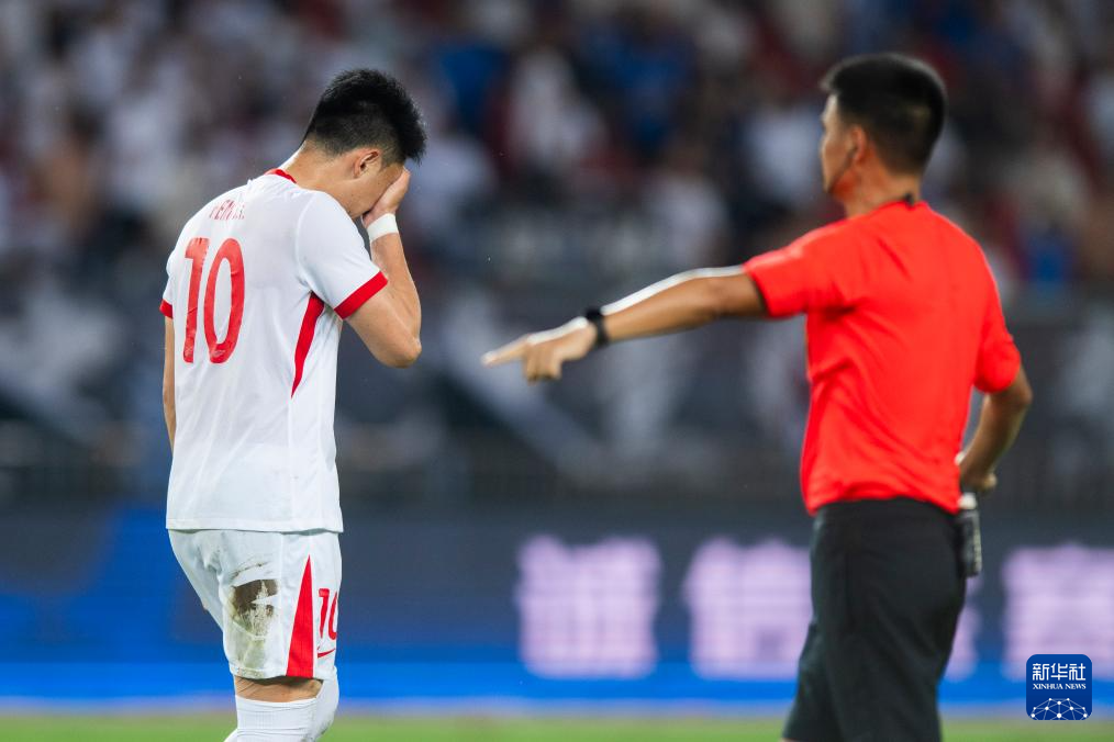 凭借一波武汉三镇，中超成功逆转，现场观众齐声高喊