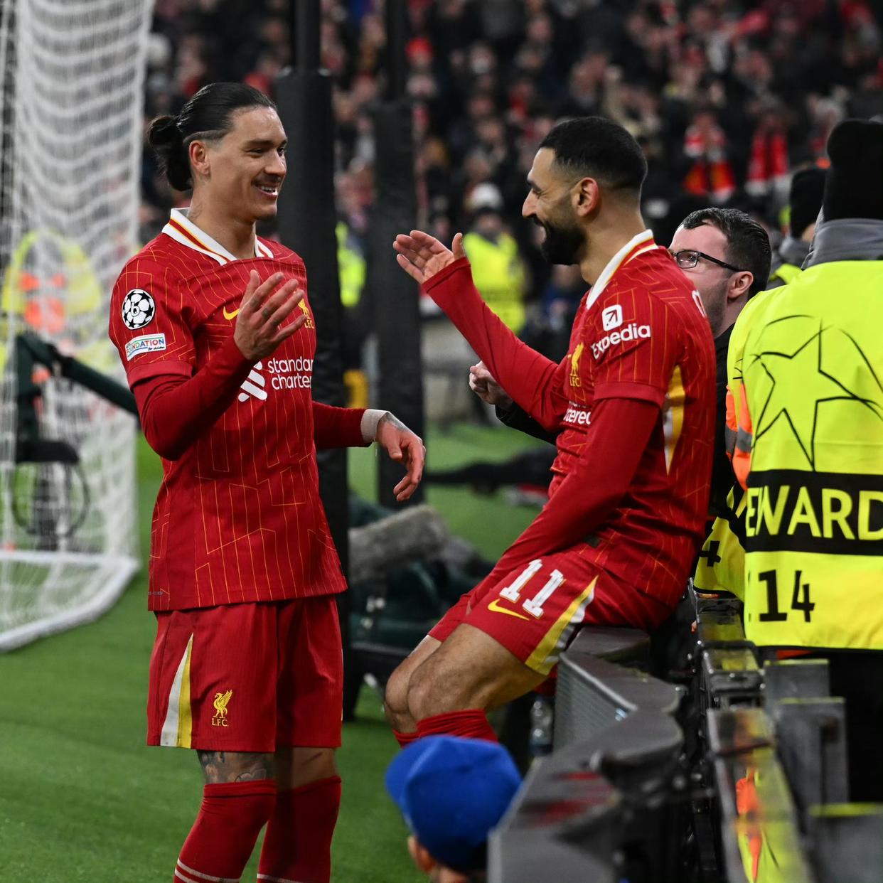 爱游戏中国官网-利物浦客战艰难取胜，战胜对手