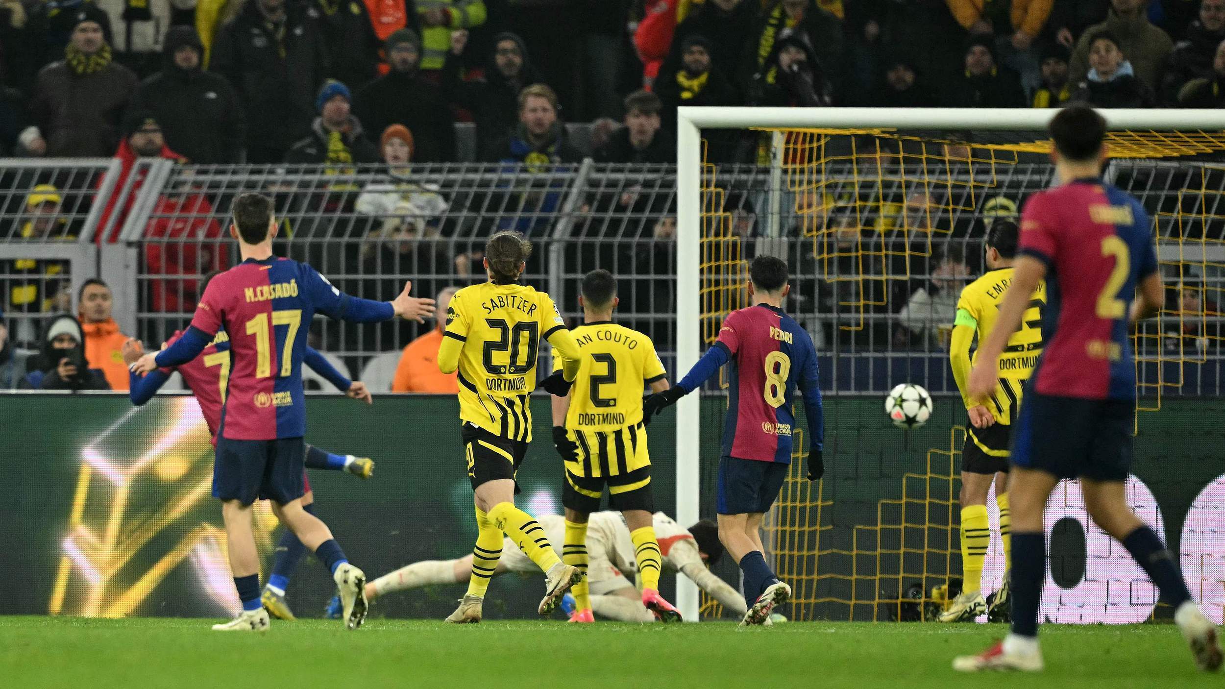 包含多特蒙德在欧冠比赛中展现了强大的实力和耐心的词条