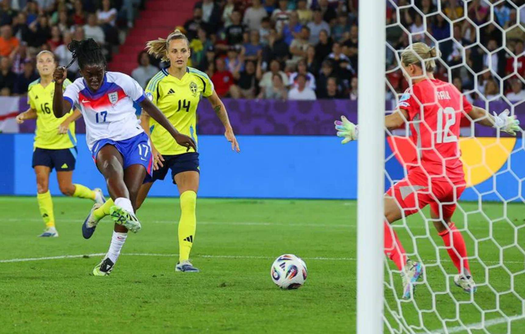 英格兰女足战胜瑞典队，晋级四强