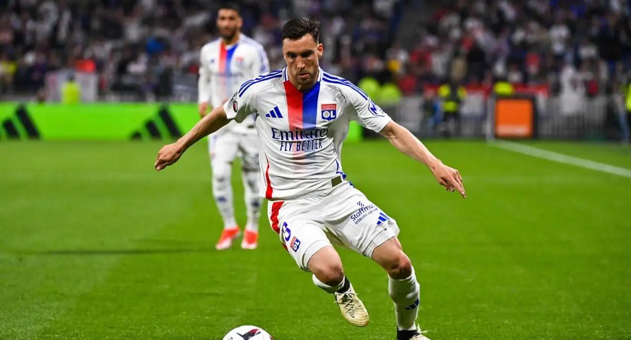 斯特拉斯堡队实力强劲，轻松击败对手，继续保持领先地位的简单介绍