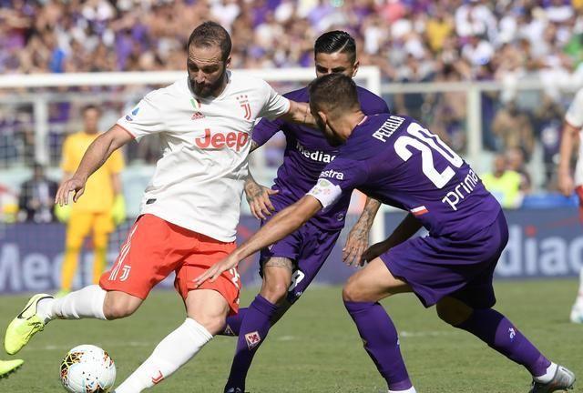 包含佛罗伦萨主场扳回一城，士气高涨的词条