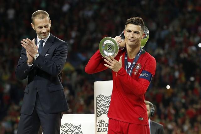 球队团结一心,力争冠军荣耀的简单介绍 球队团结一心,力争冠军荣耀的简单介绍