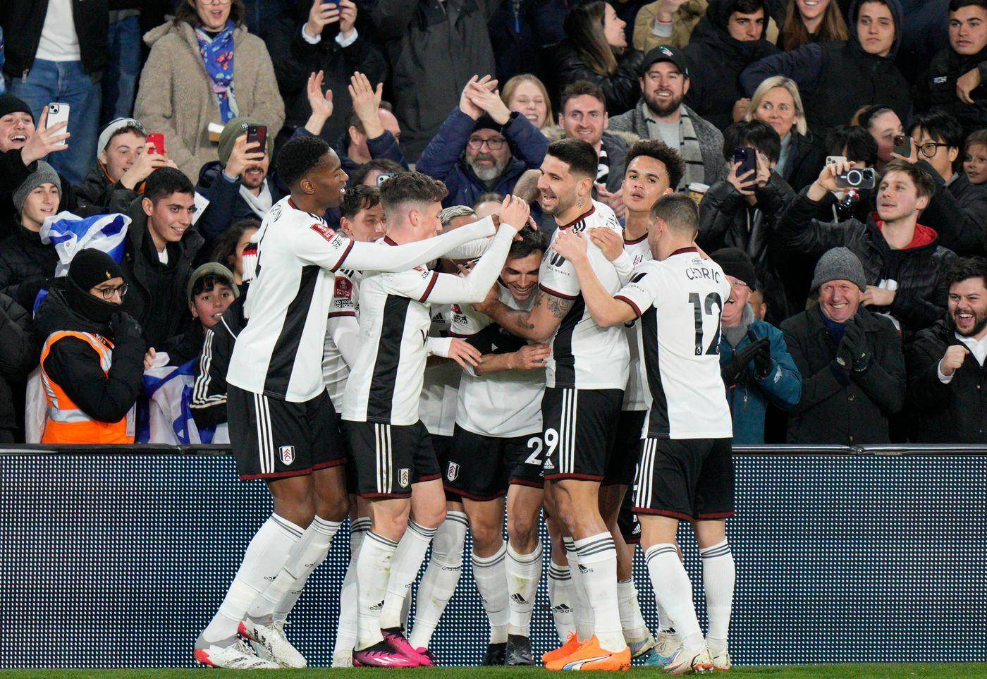 爱游戏app下载-卡利亚里主场负于那不勒斯，遭遇两连败客场表现低迷的简单介绍