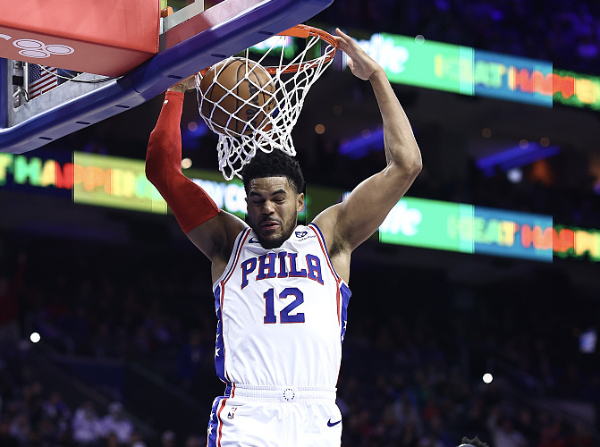 猛龙取得四连胜!锋线进攻火力强劲 猛龙取得四连胜!锋线进攻火力强劲