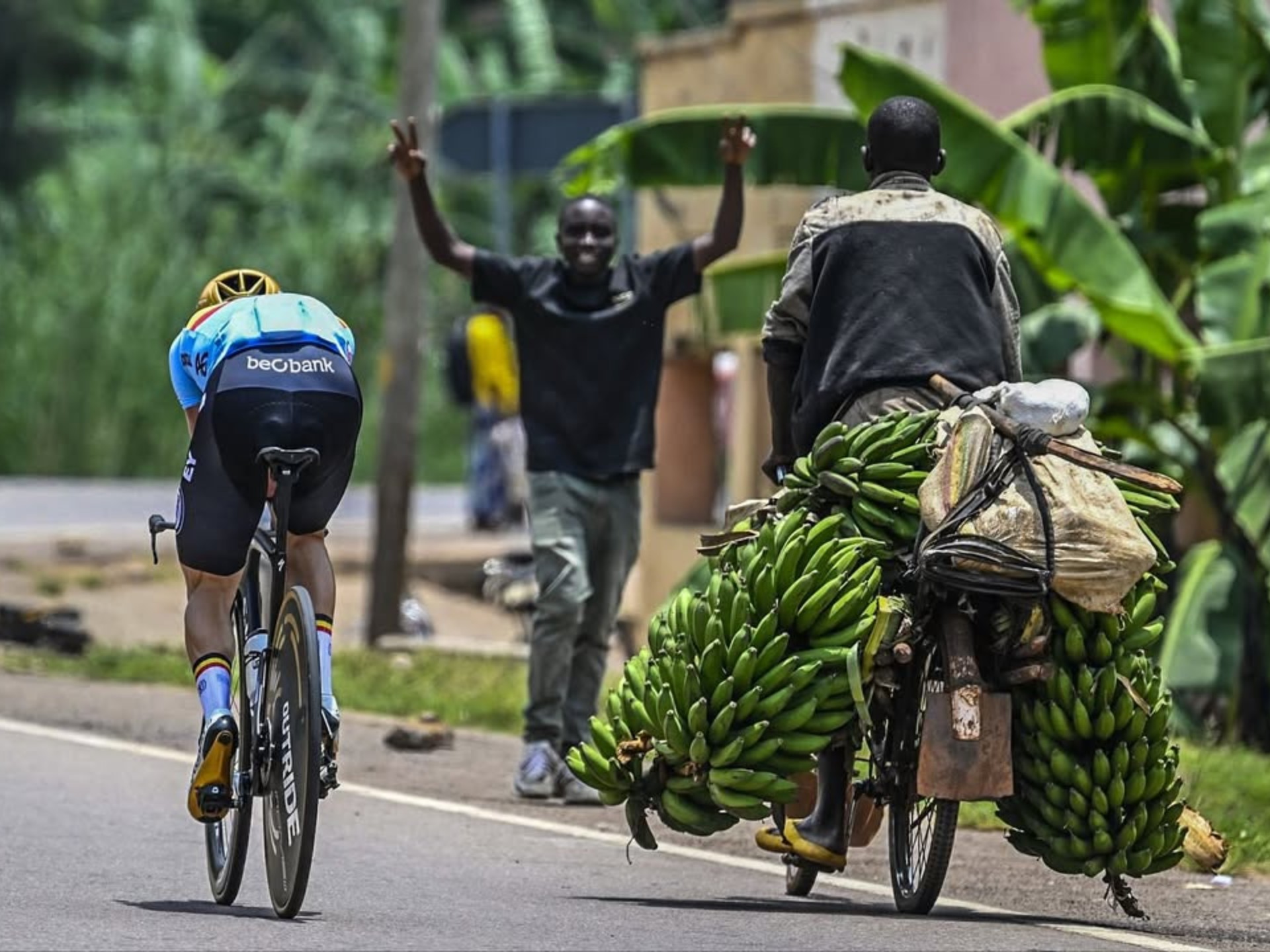 卢旺达自行车选手以小搏大胜利的简单介绍 卢旺达自行车选手以小搏大胜利的简单介绍
