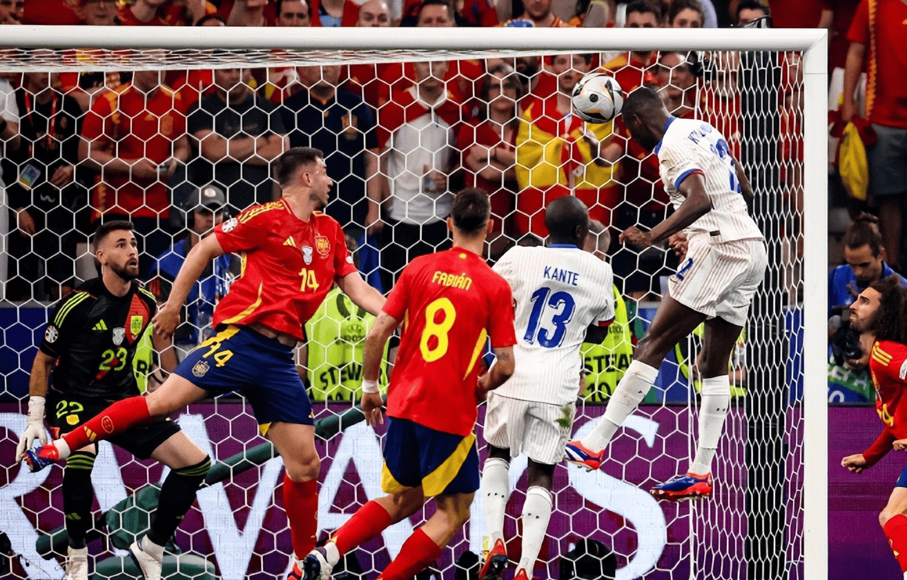 爱游戏体育网站-法国队小组赛屡获胜利，晋级欧洲杯