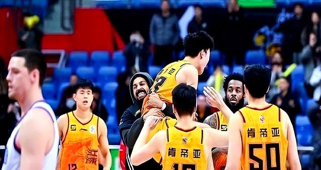 爱游戏登录入口-CBA联赛恢复升降级引起热议，球迷担心俱乐部衰退影响联赛格局的简单介绍