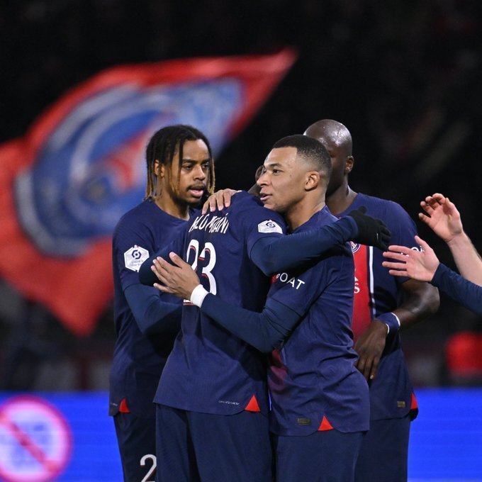 里昂主场奏凯，取得背靠背胜利的简单介绍