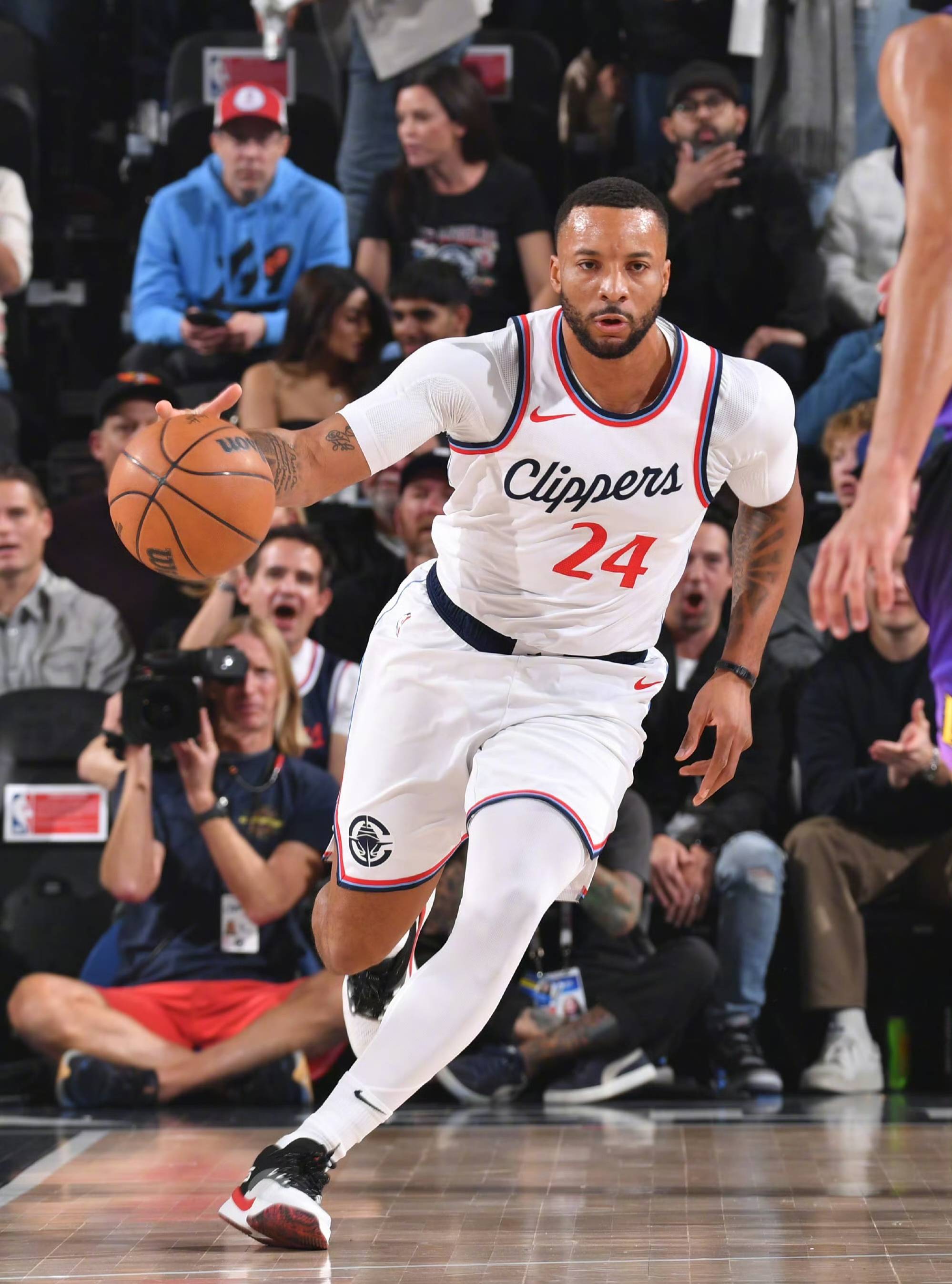 爱游戏登录-快船逆转独行侠，保持全胜