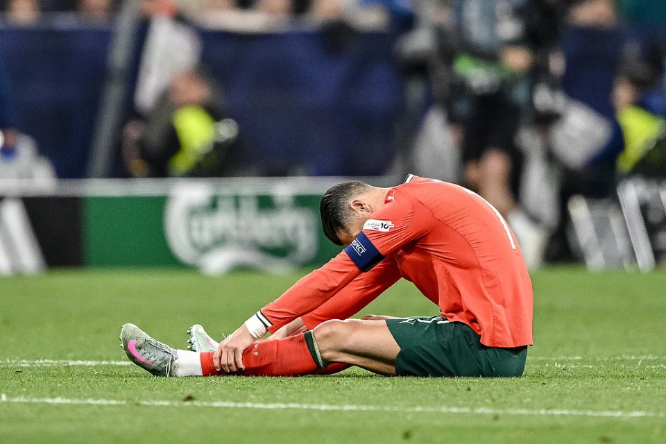 爱游戏体育直播-欧国联比赛中球员的拼搏精神让人感动