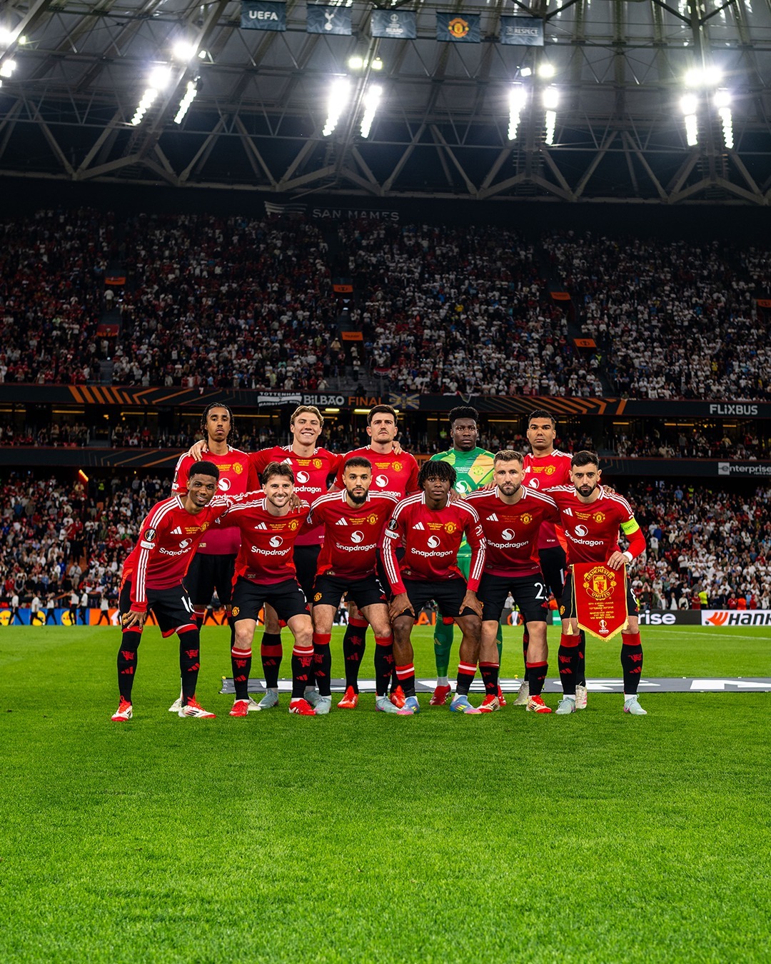 曼联客场取胜,主教练赞美全队表现 曼联客场取胜,主教练赞美全队表现