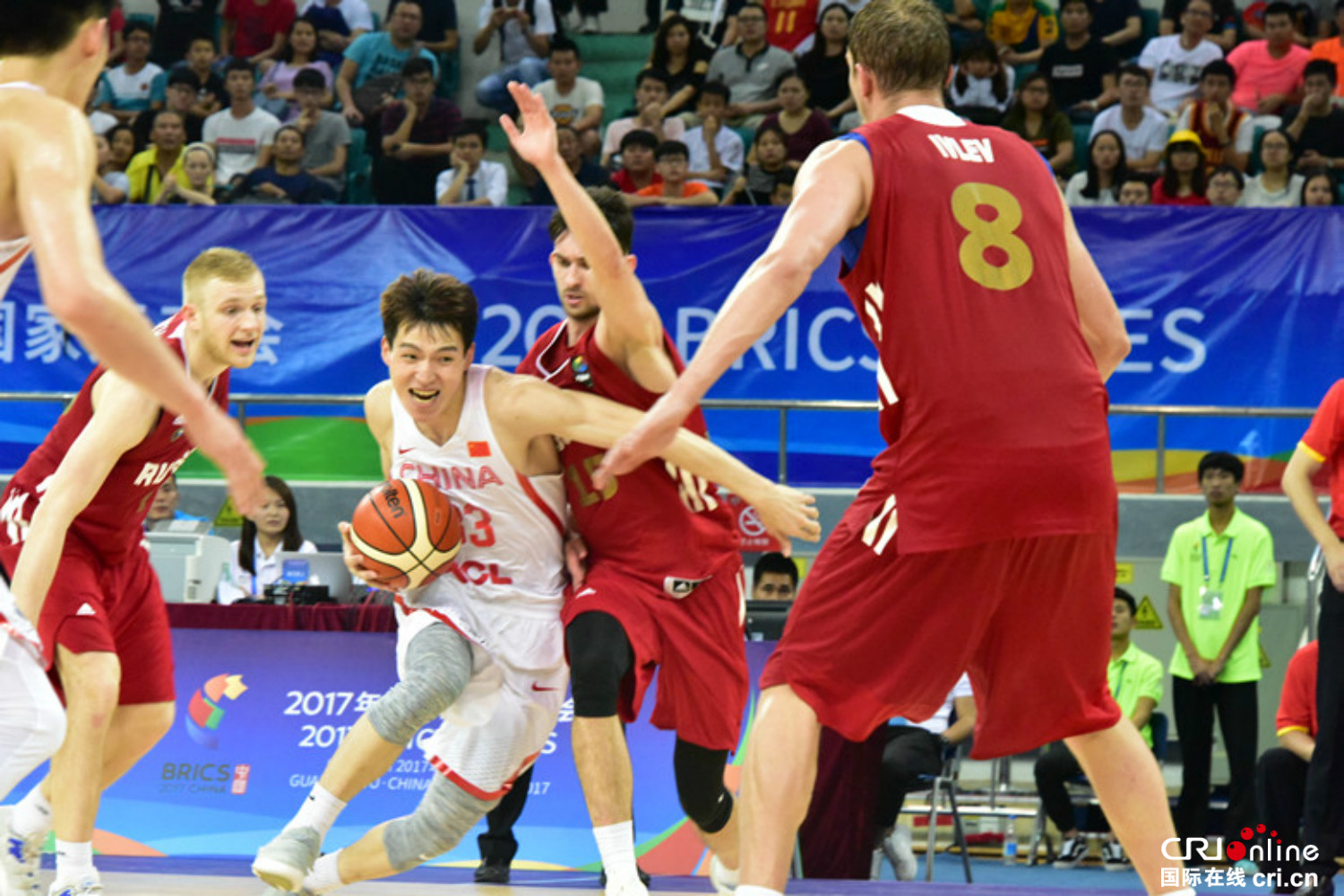 爱游戏在线登录-俄罗斯男篮击败西班牙队，晋级四强强势领先