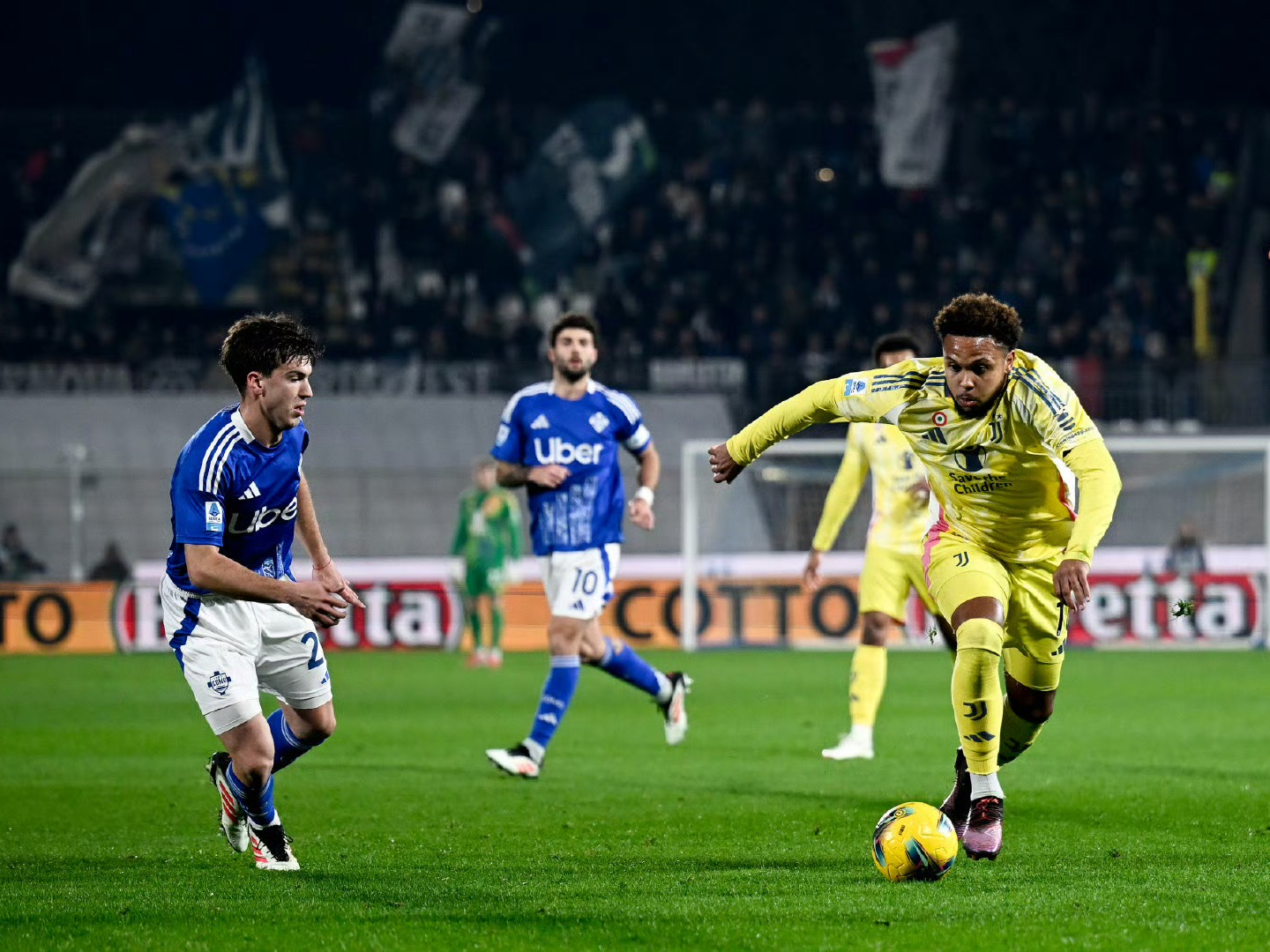 尤文图斯客场不敌AC米兰，遭遇败绩的简单介绍