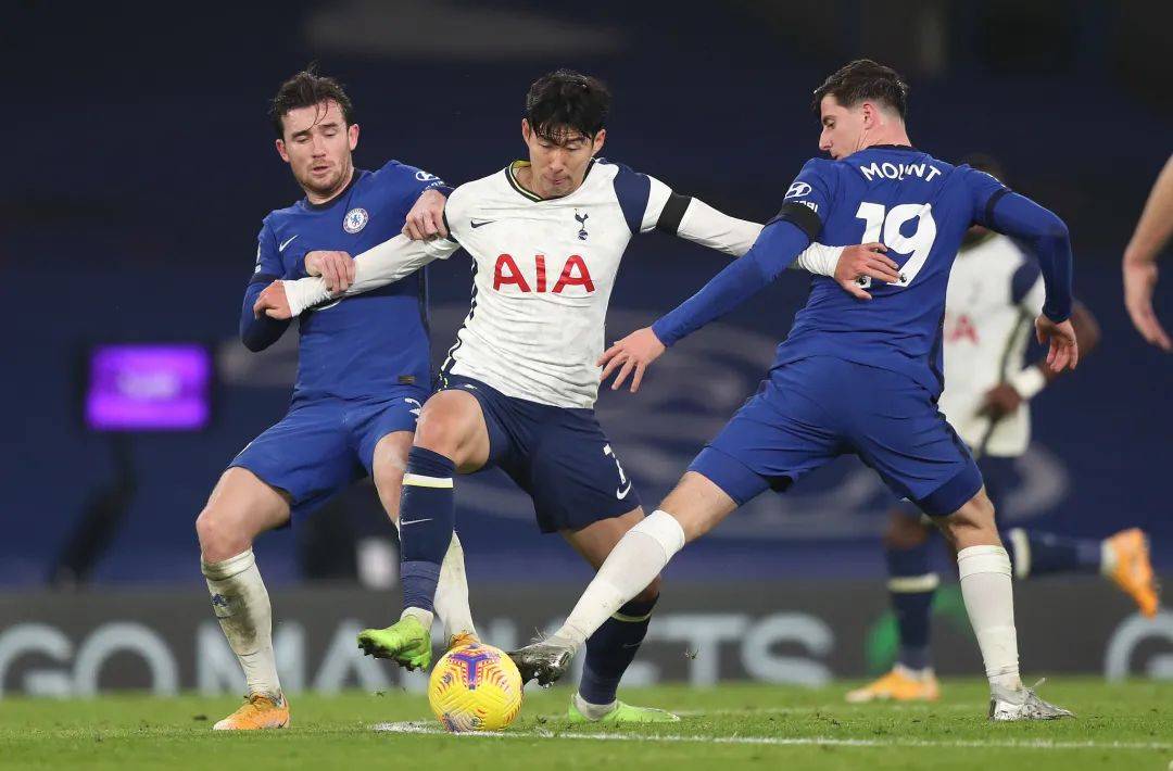 关于切尔西主场险胜萨斯夫，锁定小组出线权的信息