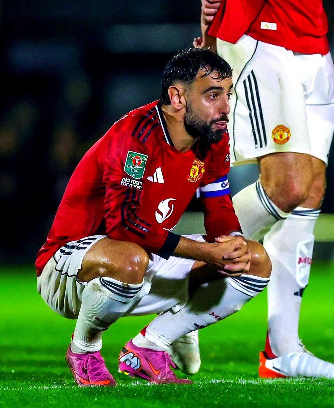 爱游戏体育直播-曼联三球落后扳平，苦战获一分