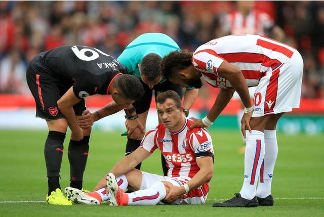 包含英格兰冠军写下神奇一战，直指对手弱点的词条