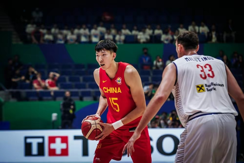 关于活塞队不敌对手，球员坚持继续努力提高实力的信息