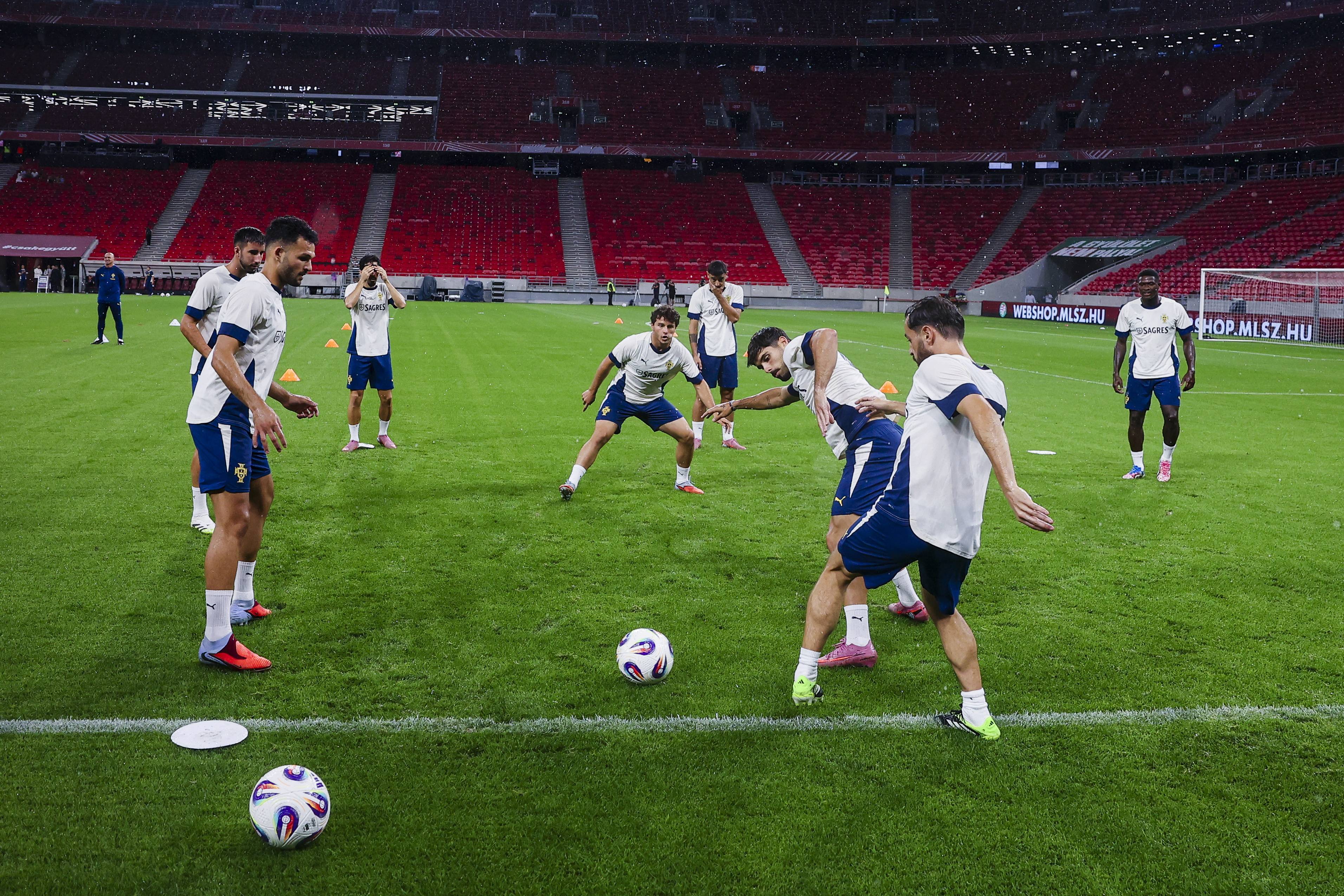 爱游戏网页版-欧洲杯预选赛场上紧张气氛，球迷热情支持的简单介绍