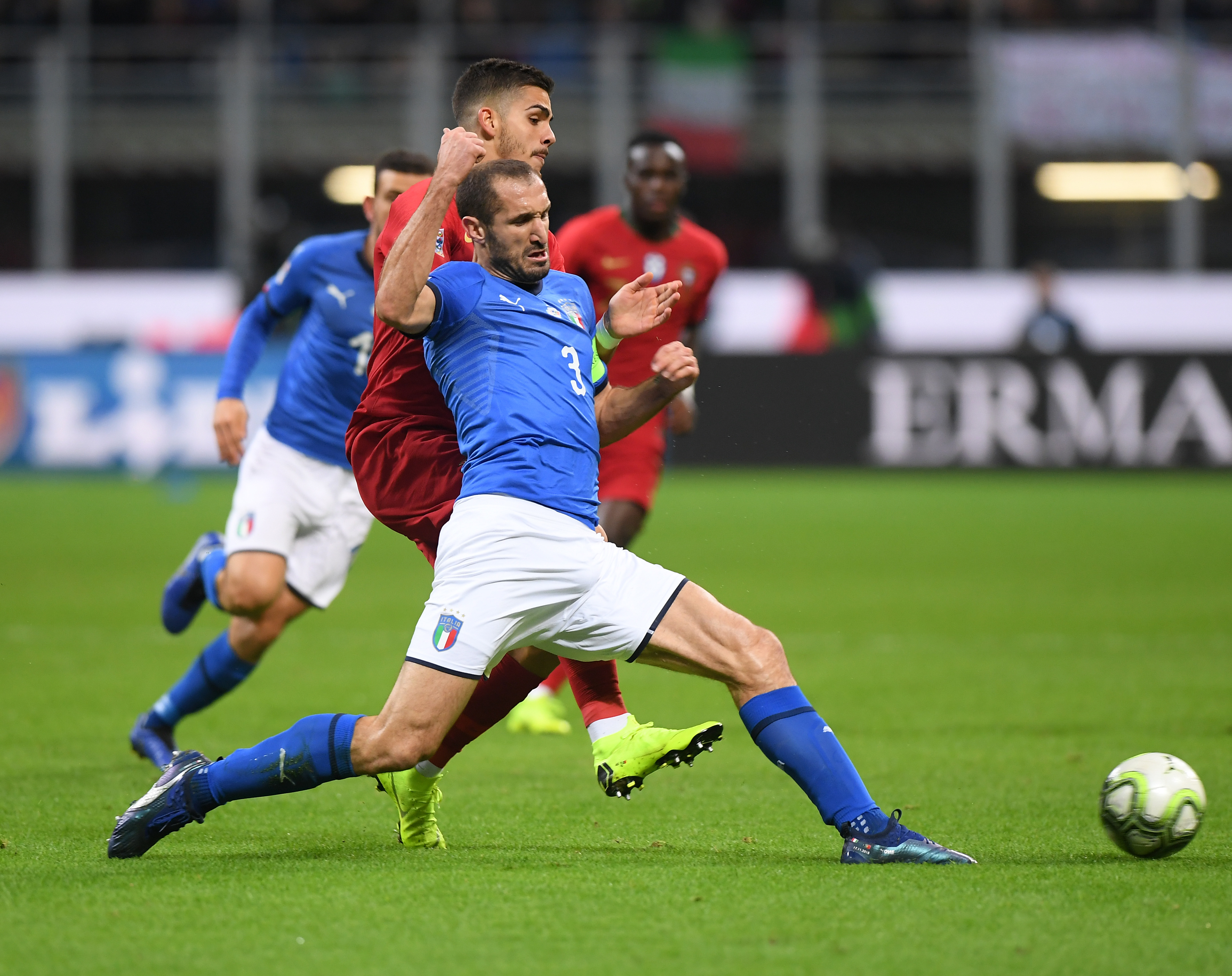 爱游戏入口-意大利联赛比赛场面混战，球员奋力拼搏的简单介绍